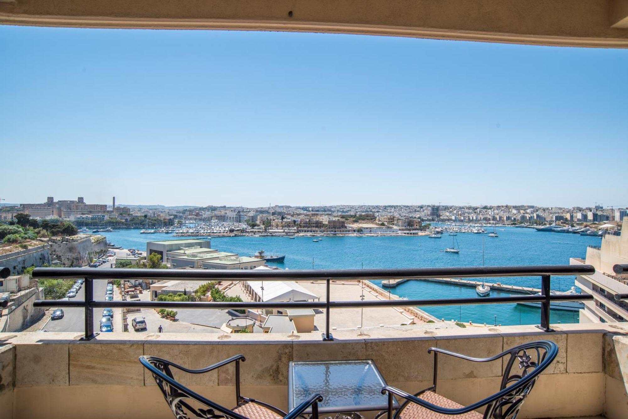 Superior Deluxe Double Room Partial Sea View